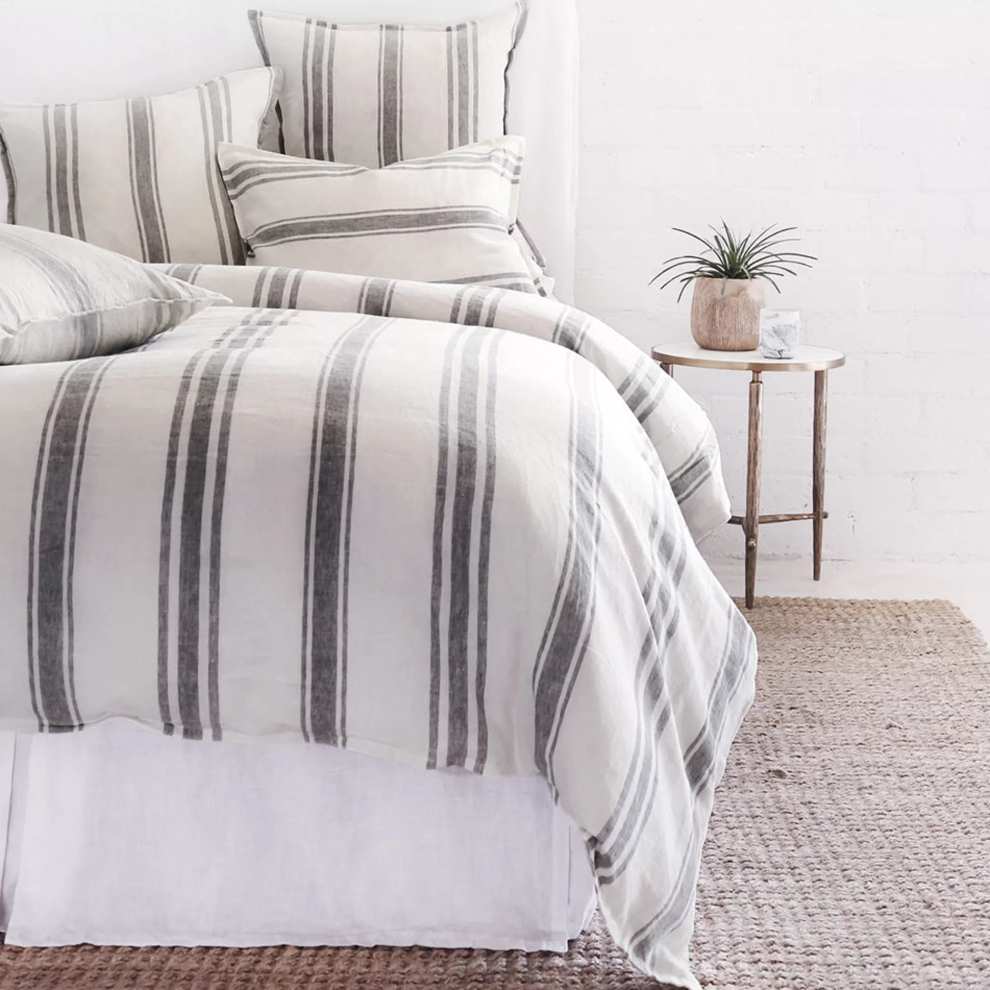 Best Sale Be Home Jackson King Duvet Cover, Flax & Midnight