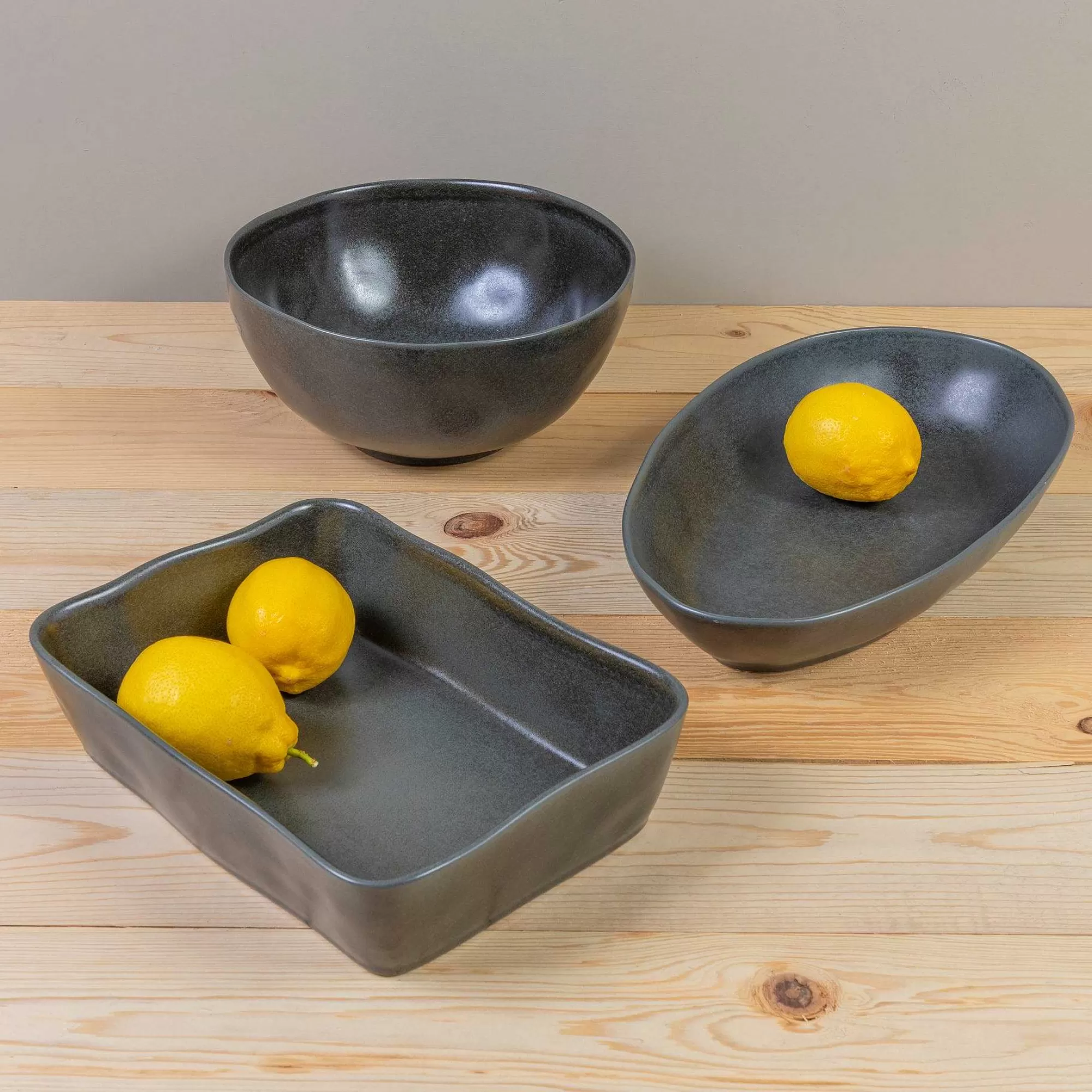 Be Home Stoneware Serving Bowls<Livia 10.5" Serving Bowl, Black