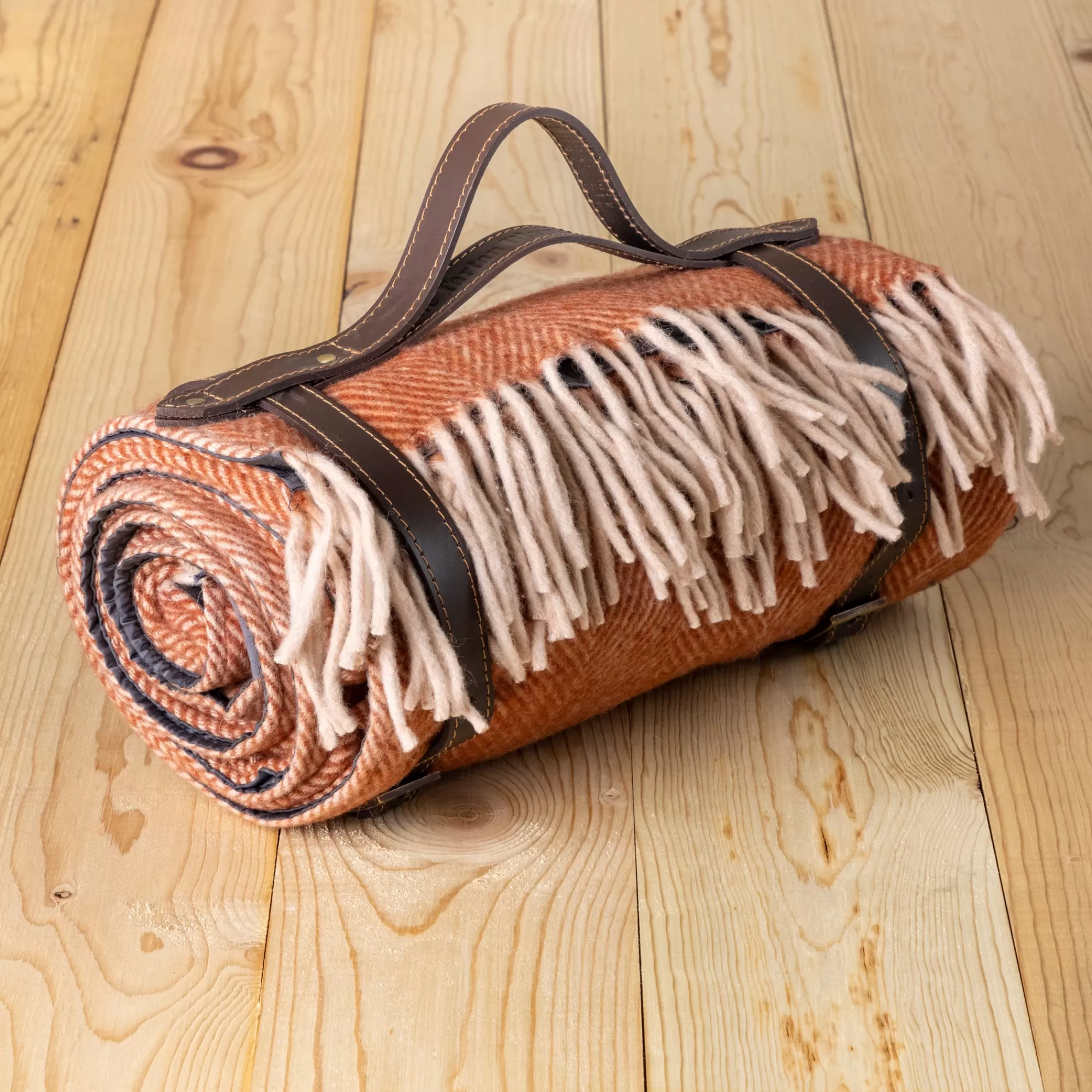 Flash Sale Be Home Recycled Wool Waterproof Picnic Blanket in Rust Herringbone - Brown Le