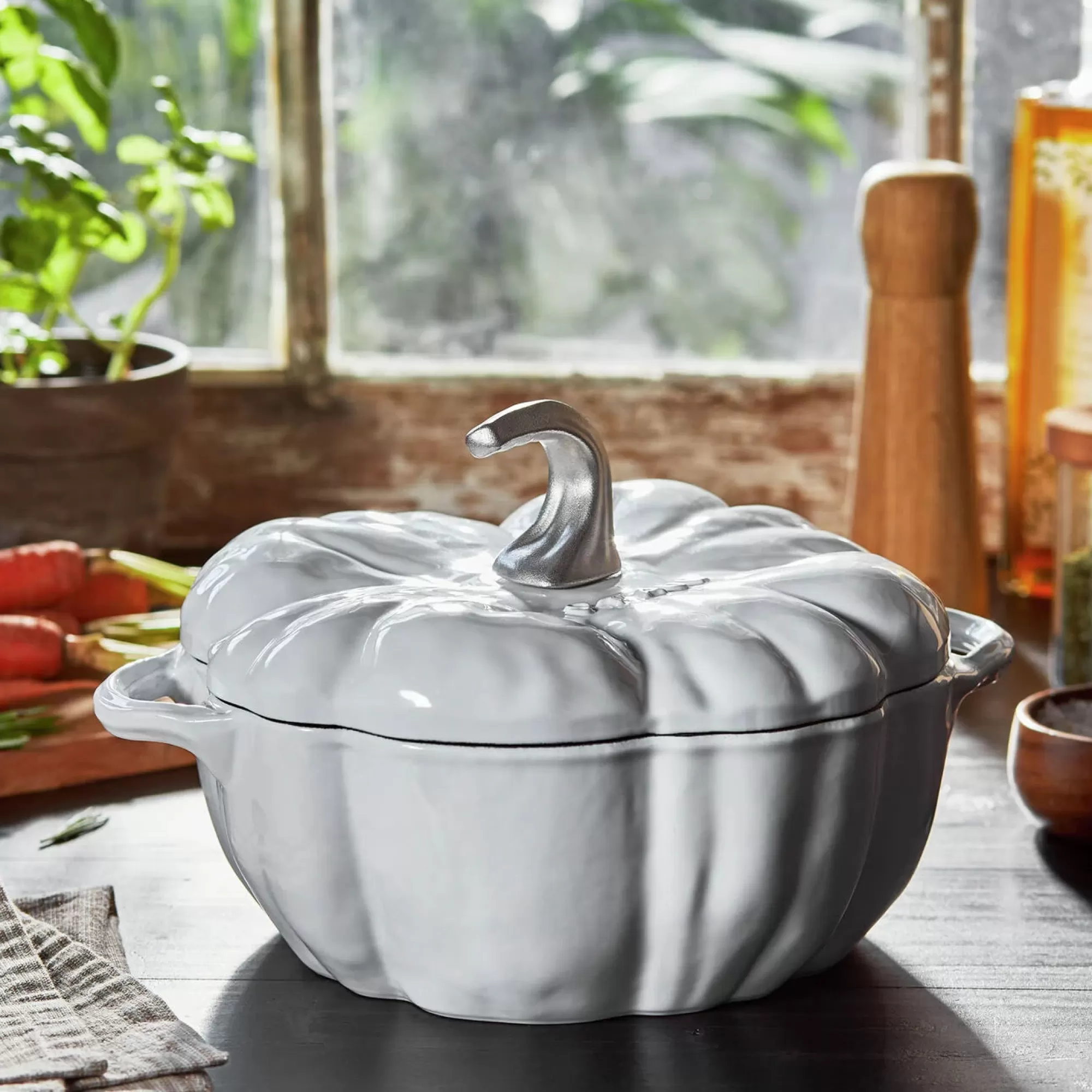 Hot Be Home Staub Pumpkin Cocotte, 3.5qt, White