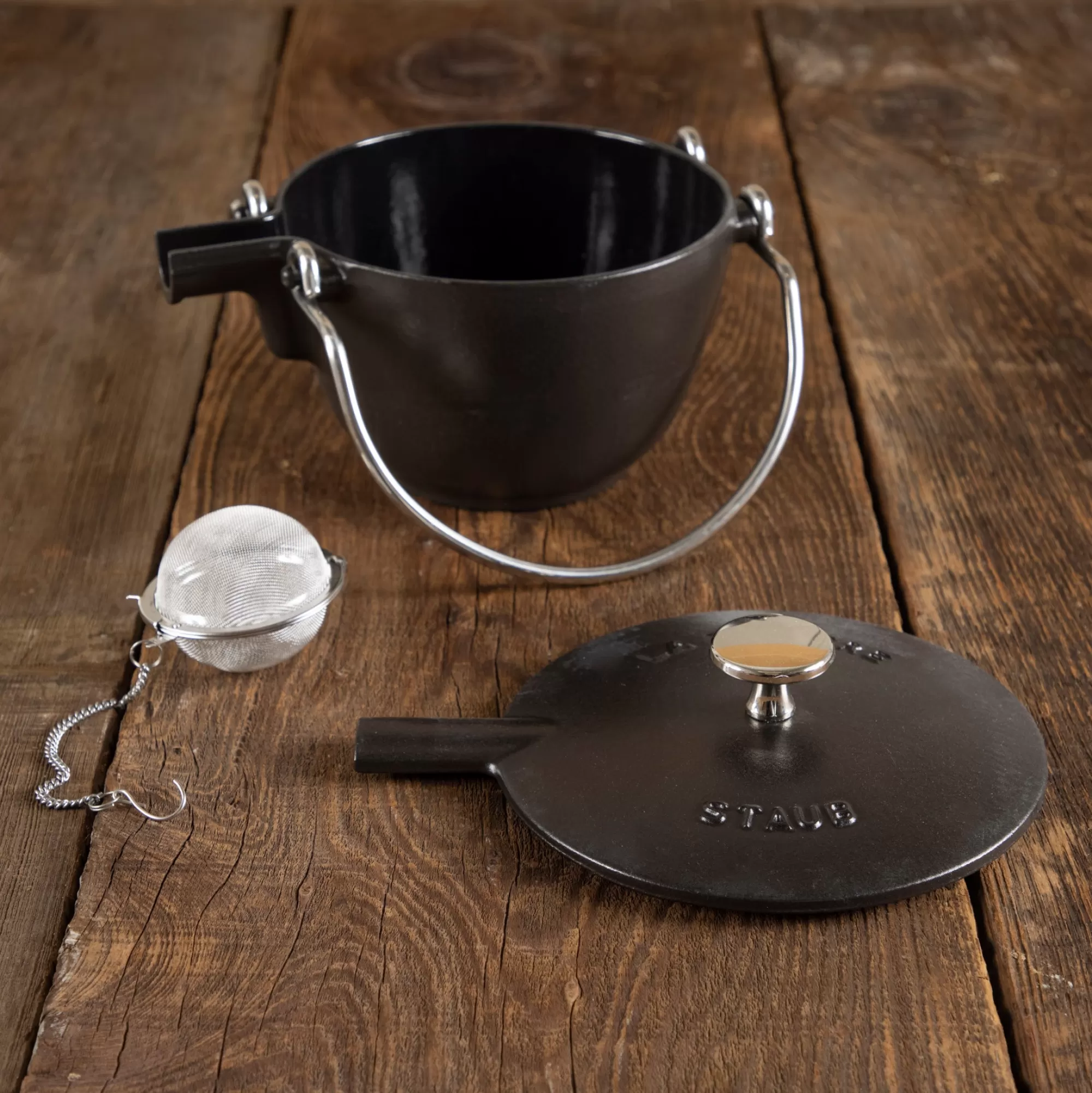 Best Be Home Staub Round Tea Kettle, 1qt, Black